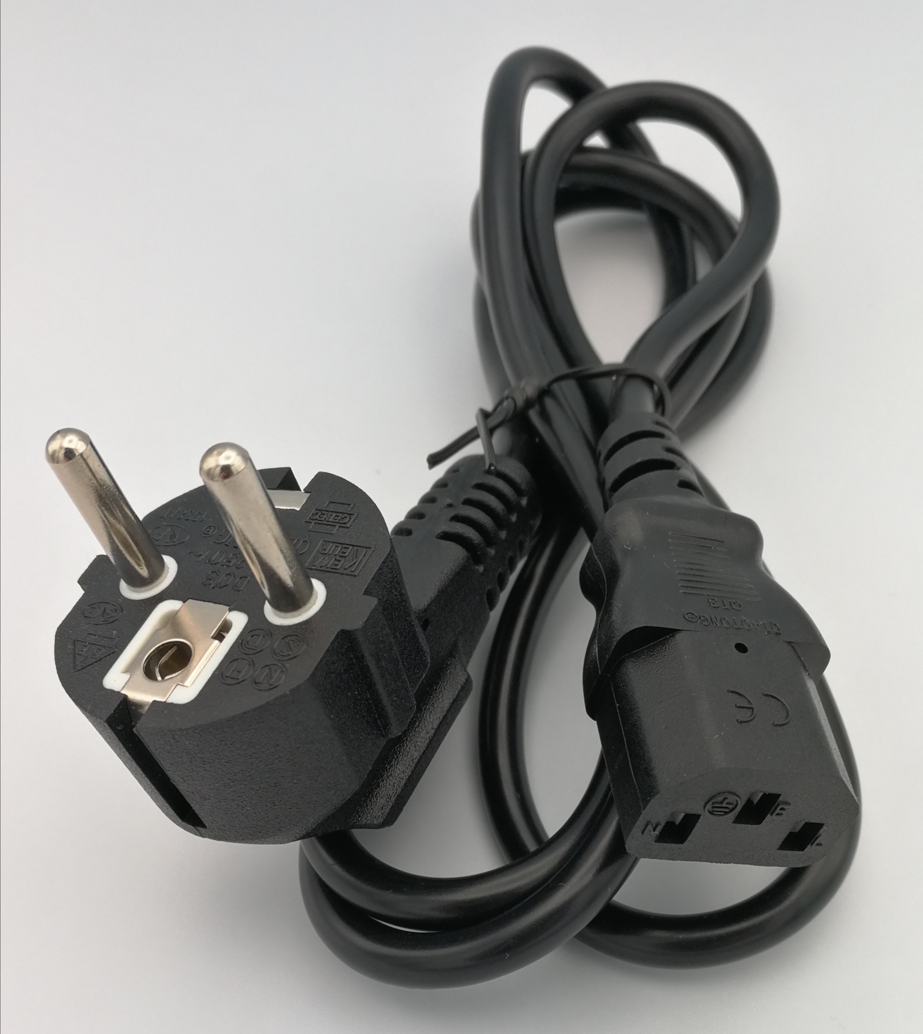 Netzkabel-3-pol-IEC60320-C14-EURO-L-sw-1-5m Netzkabel 3-pol. IEC60320-C14 EURO L sw | gewinkelt 1,8 m