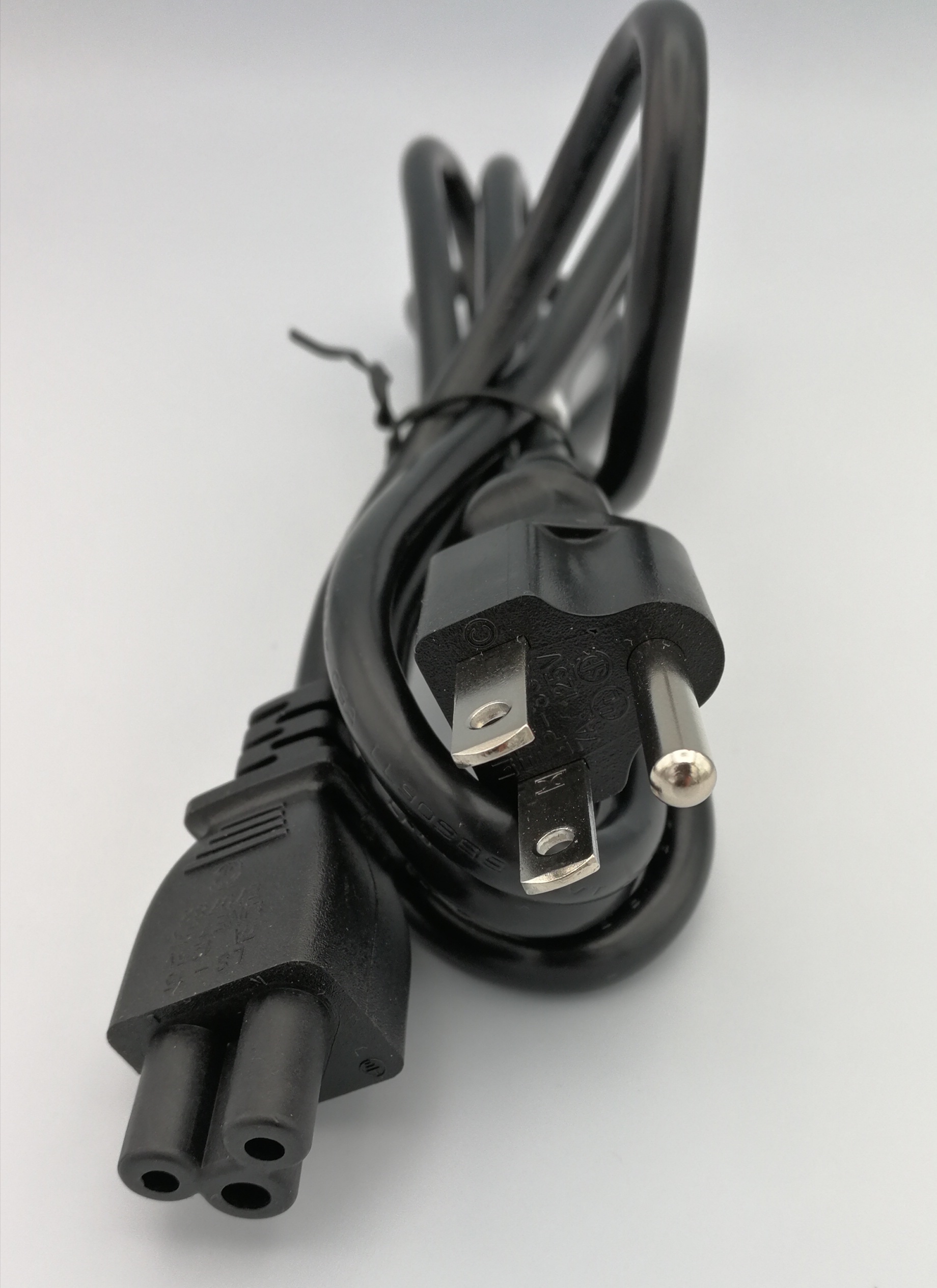 Netzkabel-3-pol-IEC-60320-C6-USA Netzkabel 3-pol. IEC 60320 C6 USA